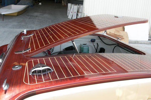 Classic 8.5m runabout stern